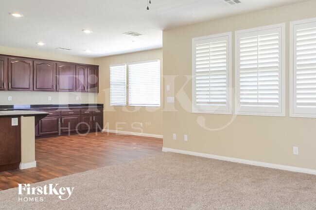 Building Photo - 10032 S Silver Cliff St