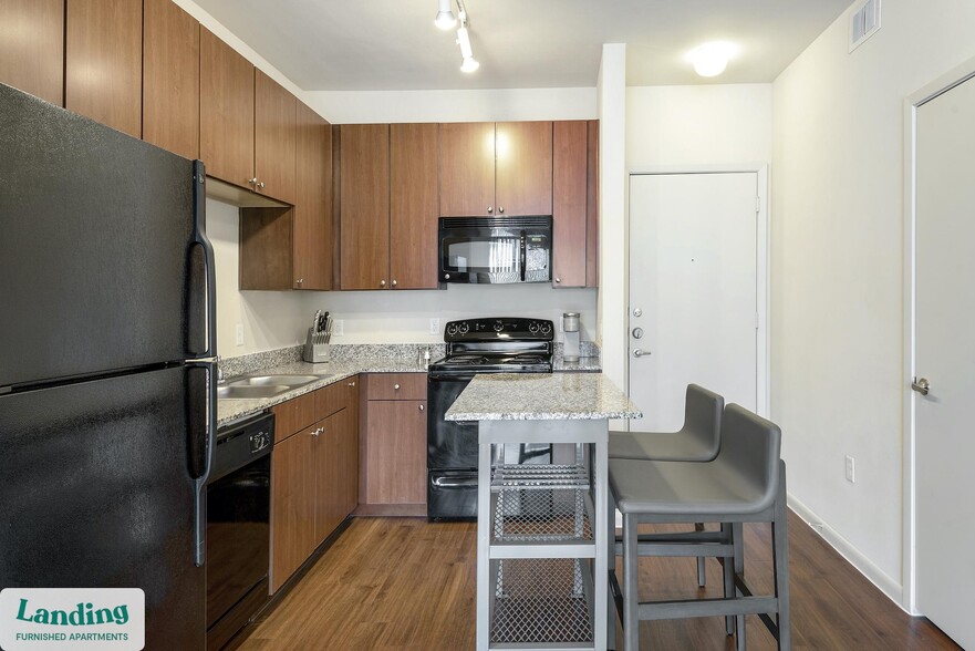 Primary Photo - 2323 E Highland Ave