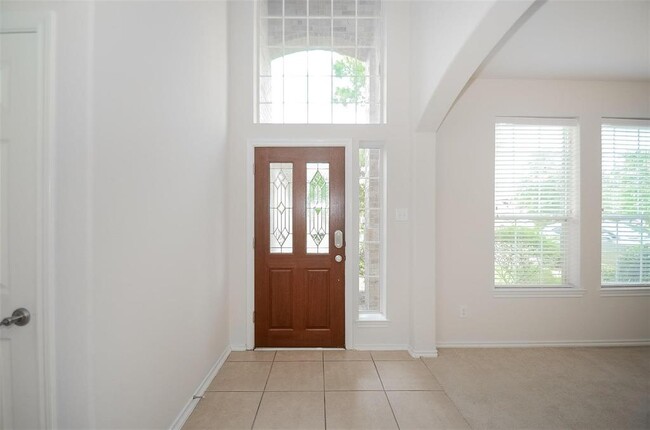 Building Photo - 25835 Orchard Knoll Ln