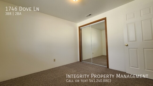 Building Photo - 1746 Dove Ln