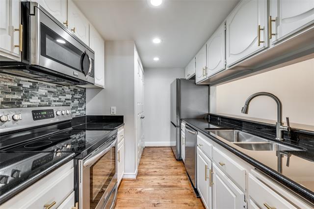 Building Photo - 3208 Cole Ave