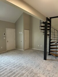 Building Photo - 11 Peachtree Ln