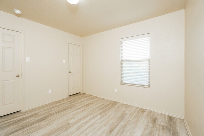 Building Photo - 3022 Aspen Mdw