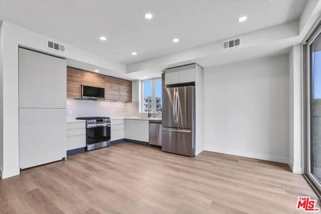 Building Photo - 8867 Alcott St