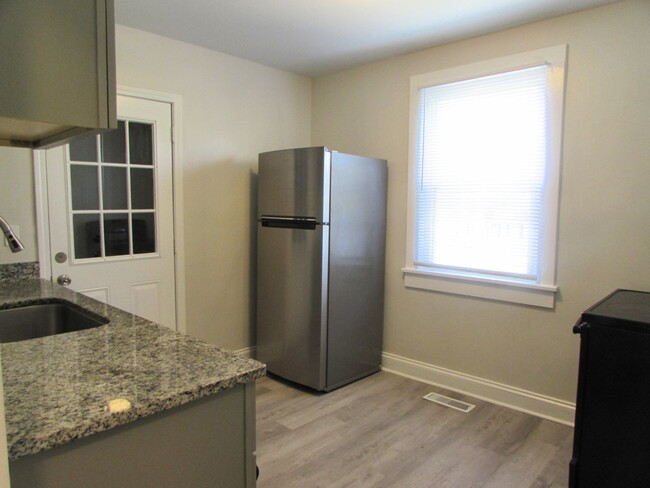 Building Photo - Cute - Updated 3 Bed/1 Bath Bungalow Style...