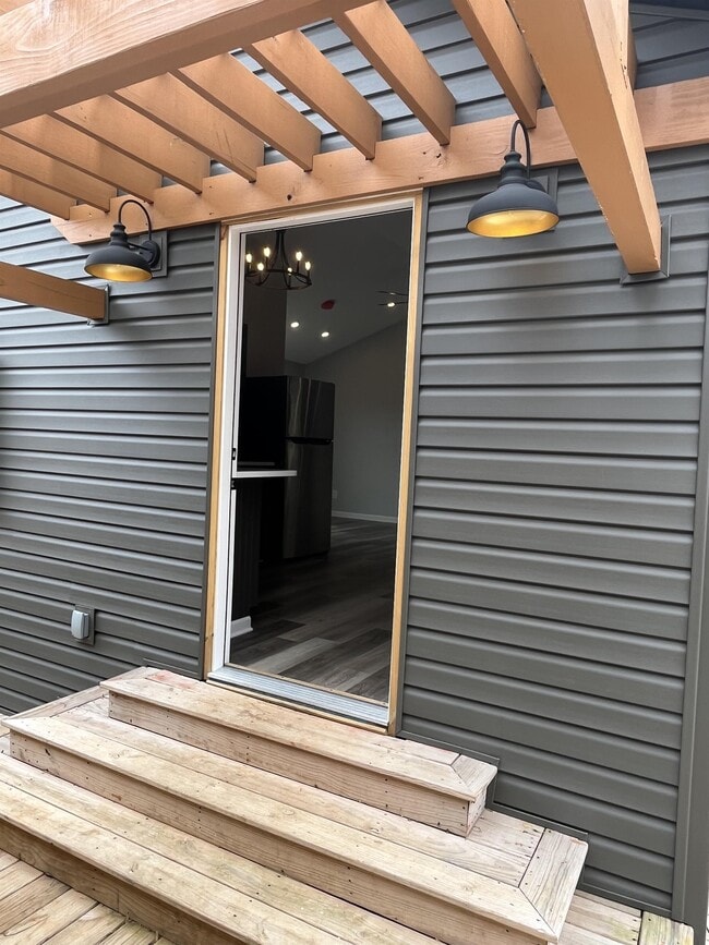 Building Photo - 8010 Sunset Heights Dr