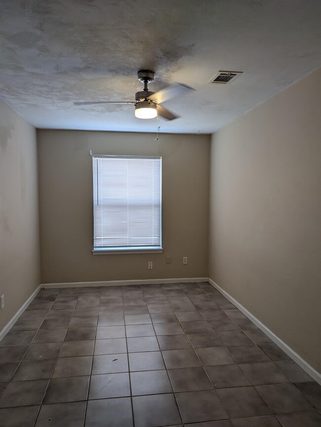 Building Photo - 2035 Continental Ave