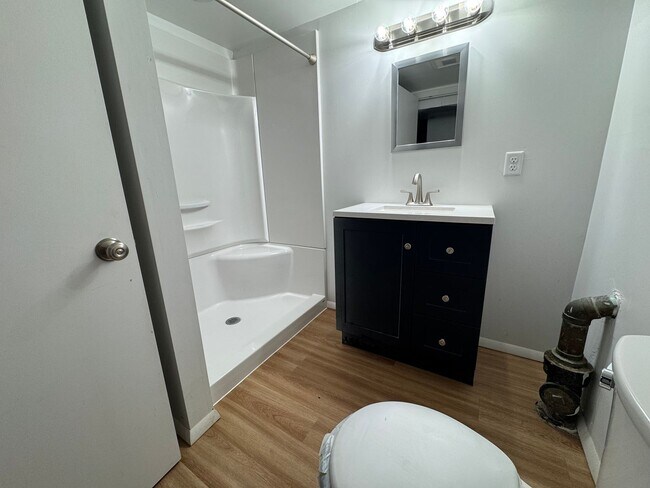 Building Photo - 50% OFF FIRST MONTHS RENT - Cozy Home