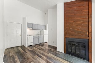 Building Photo - Spruce Street Apartments