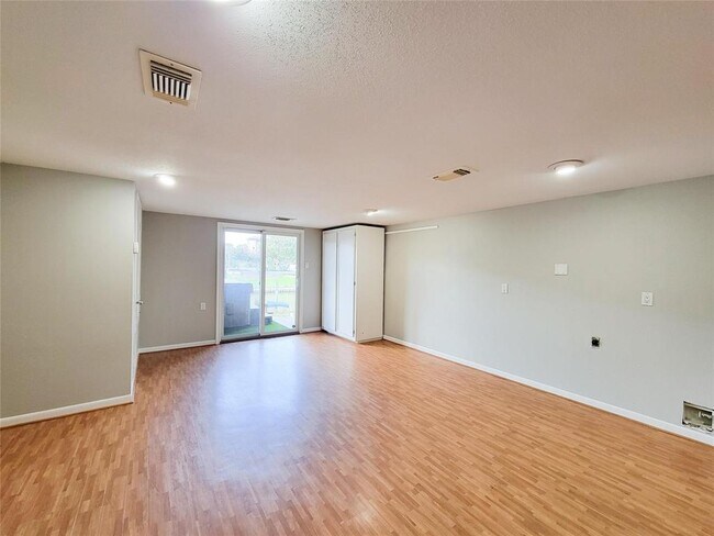 Building Photo - 18309 Sandy Cove Dr