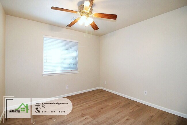 Building Photo - 3527 Savage Dr