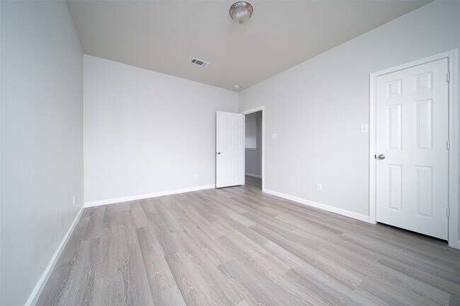 Building Photo - 13111 S Bellaire Estates Dr