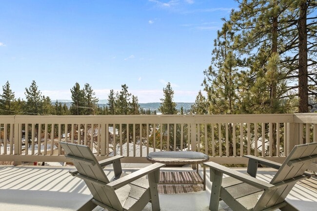 Building Photo - Lake-View 4BR Cabin with Dual Decks in Faw...