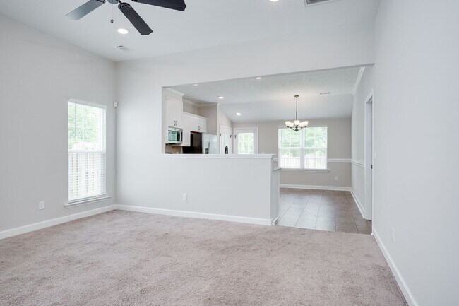 Building Photo - 3 Bedroom 2 Bathroom Home in Haynes Station