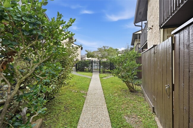 Building Photo - 1500 Bay Area Blvd