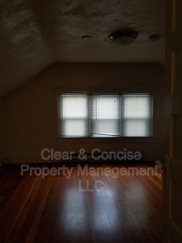 Building Photo - 157-154 Monroe St