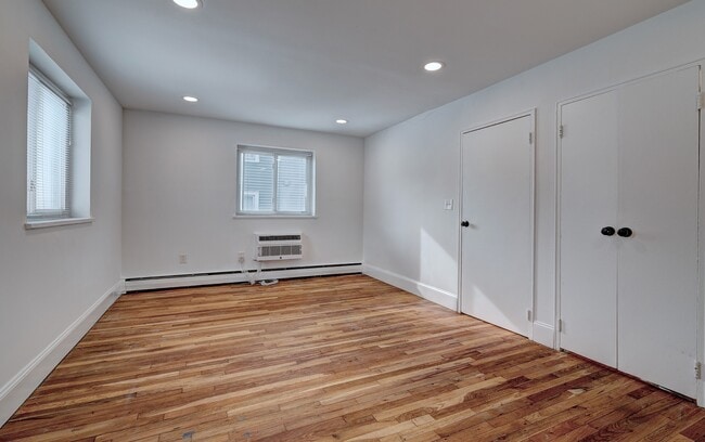 Building Photo - 43 Cottage St