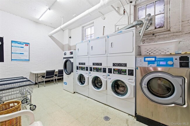 Building Photo - 4006 7th Ave