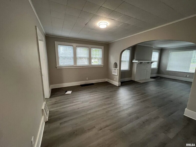 Building Photo - 2327 N Atlantic Ave