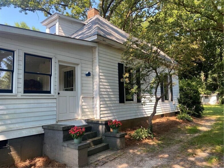 Building Photo - 101 1st Ave NW