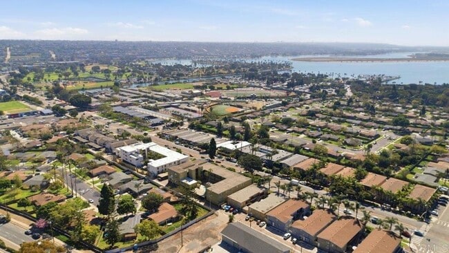 Building Photo - 2266 Grand Ave