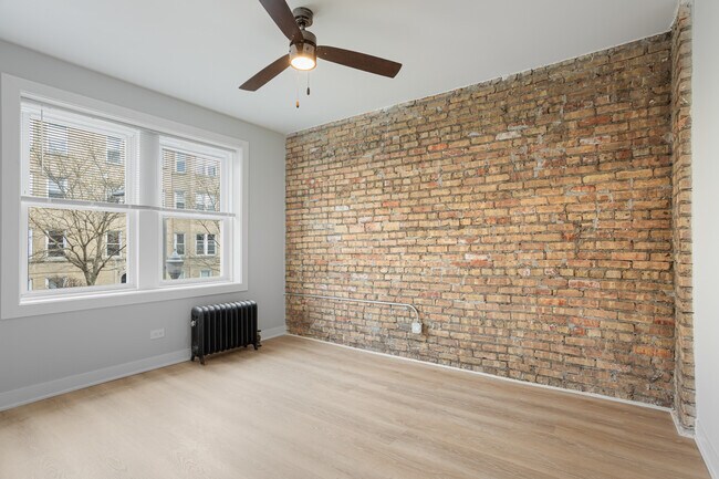Building Photo - 7389 N Damen Ave