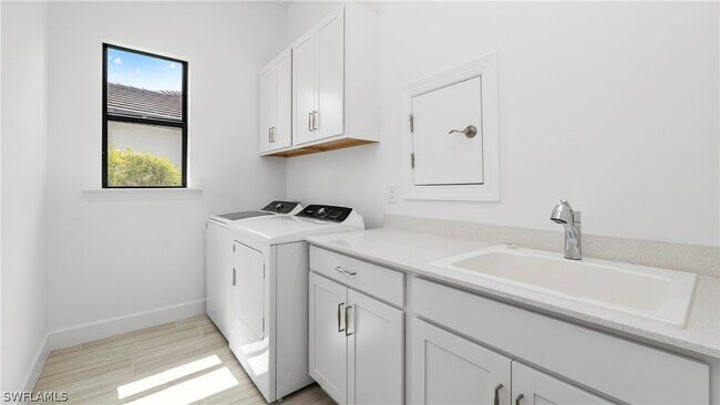 Building Photo - 1905 Fresno Ave