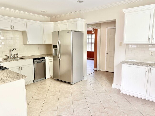 Building Photo - 4717 Orchid St