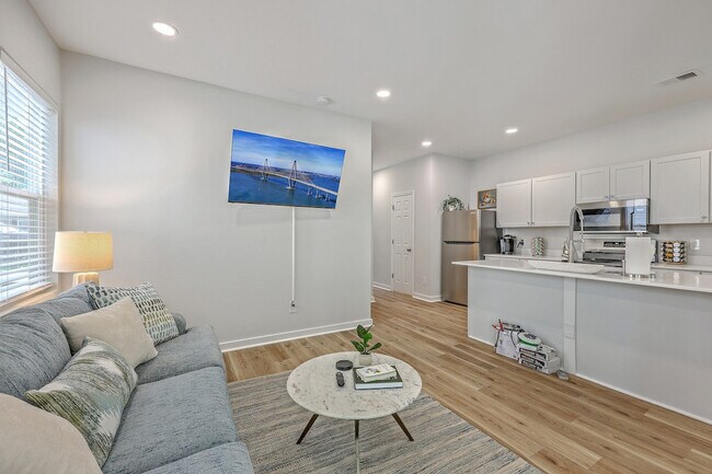 Building Photo - 5754 Pilgrim Ave