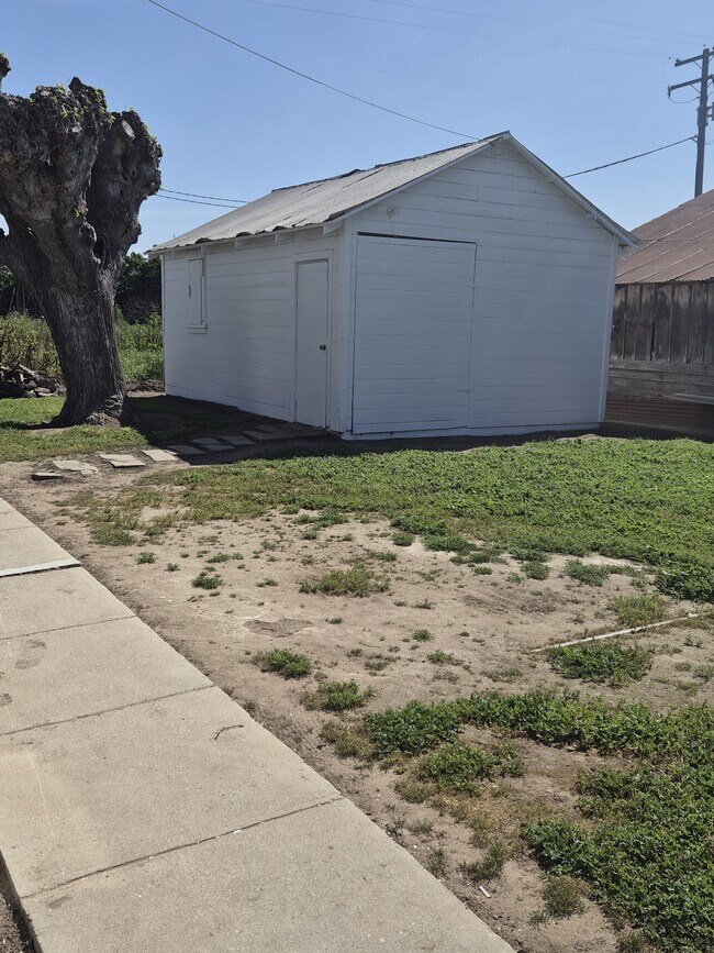 Building Photo - 10395 Avenue 384