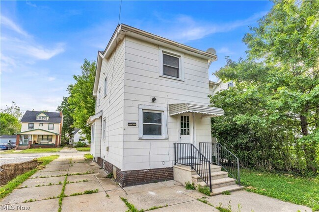 Building Photo - 19330 Monterey Ave