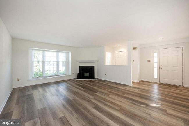 Building Photo - 112 Whistling Swan Ln