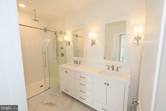 Building Photo - 14964 Deco Cir