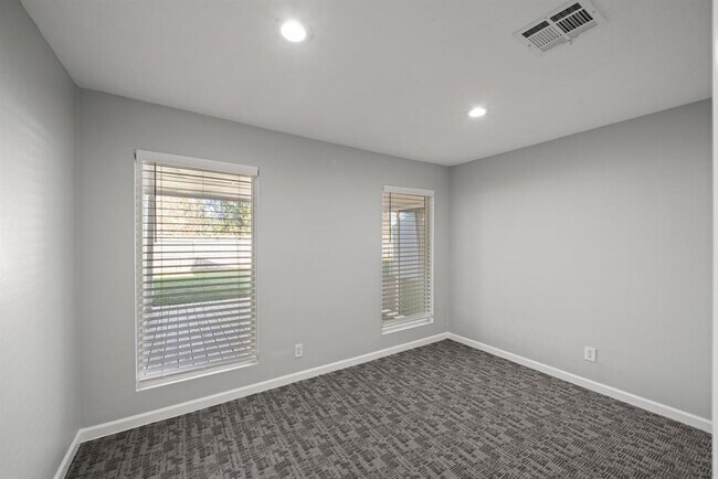 Building Photo - 11422 Lakeside Pl Dr