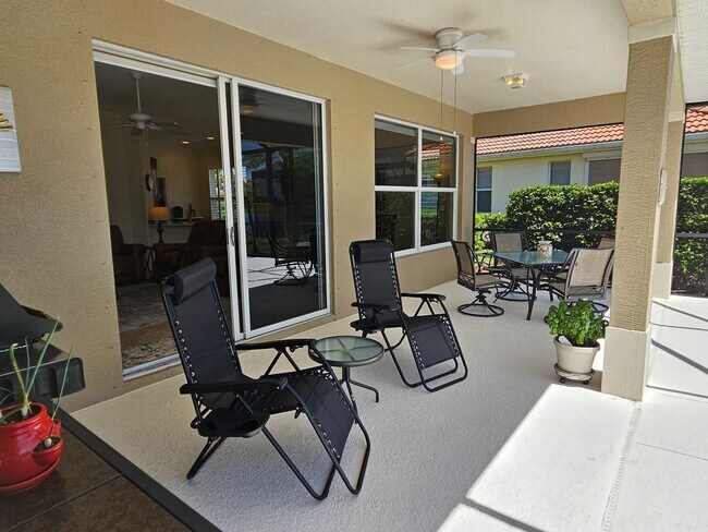 Building Photo - Seasonal Short-Term 3 Bedroom 2 Bathroom Heated Pool Home located in Venetian Club & River Club!