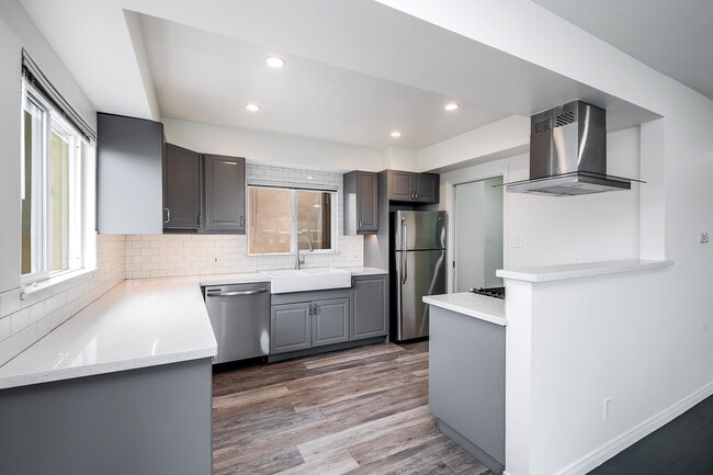 Kitchen - 618 Grand E Ave