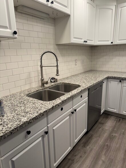 Building Photo - 5618 Madison Ave