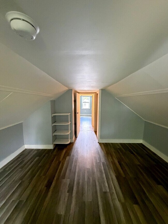 Building Photo - Secluded & Charming 3BR/1BA in Lansing — Section 8 Approved