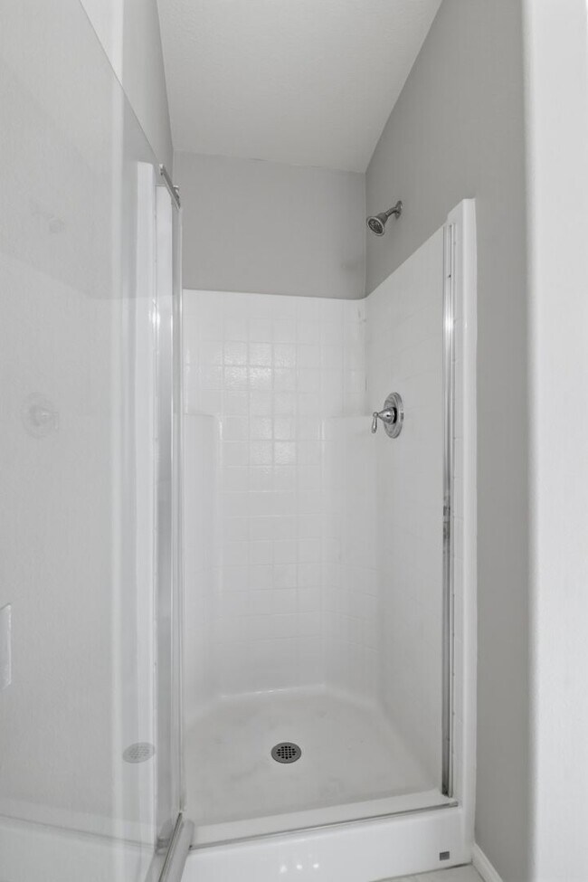 Building Photo - SW!!! Casita!!!! Single Story!!! 4 Bedrooms!!! Gated!!! End or Cut De Sac!!! Community green area...