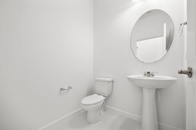 Building Photo - 4520 Longwood Lk Sq