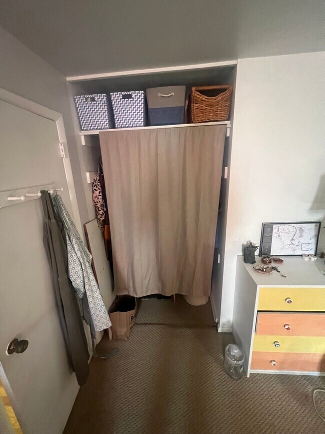 2nd Bedroom Closet - 5412 Hermit Ter