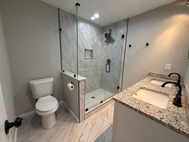 Building Photo - 3 Bedrooms, 2 Bathrooms - Home in South Rome!