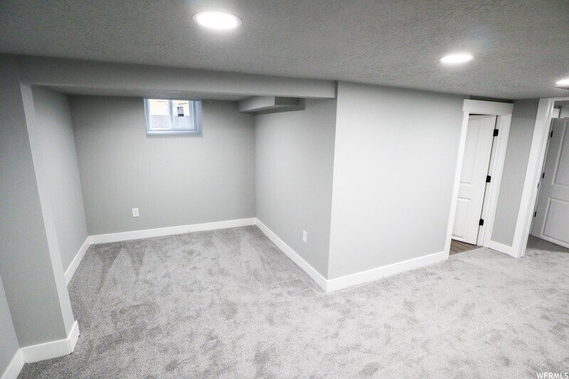 Building Photo - 948 E Atkin Ave