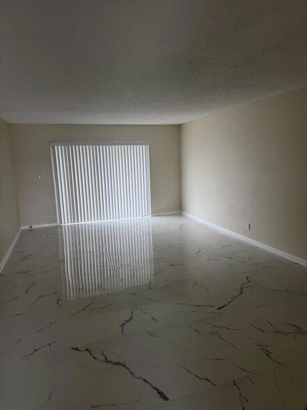Building Photo - 3000 Riverside Dr