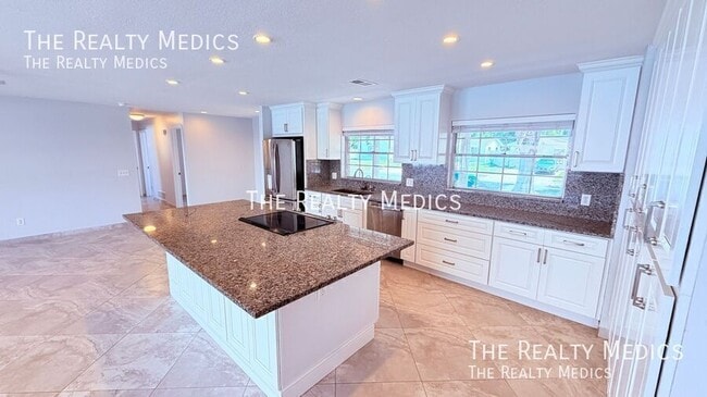 Building Photo - 6 Carriage Hill Cir