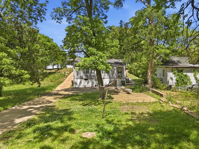 Building Photo - 517 11th Ct W
