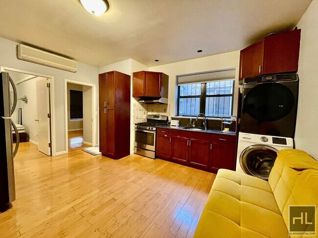 Building Photo - Prime Location!!! Spacious 1 bedroom with ...