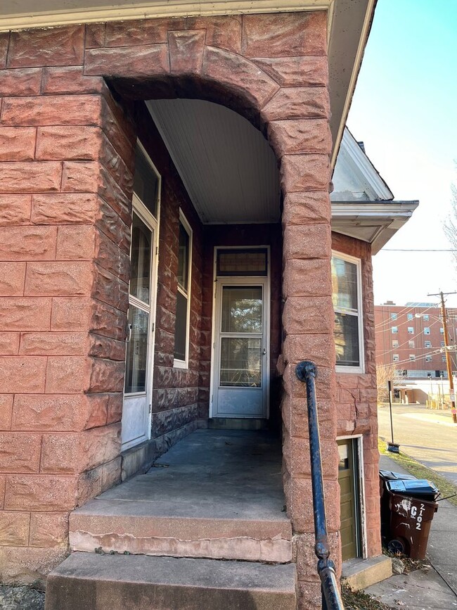 Building Photo - 2102 Maryland Ave