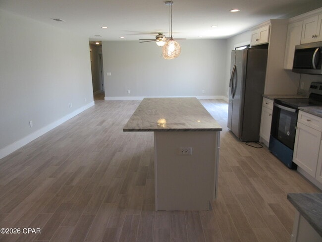 Building Photo - 2708 Amelia Ave