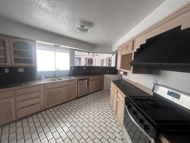 Building Photo - 563 Black Bear Rd NE